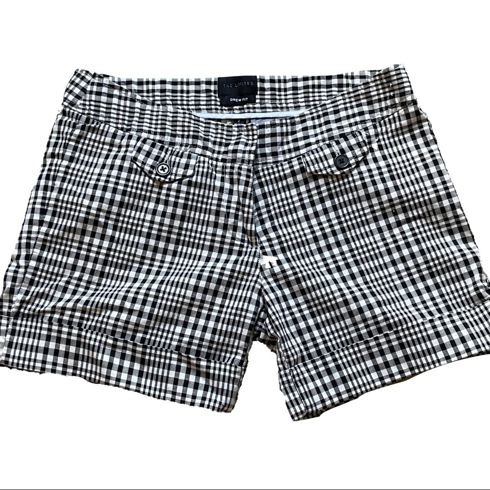 Plaid black and white shorts